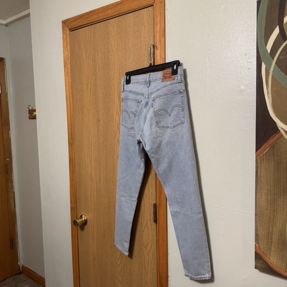 Levi's "Wedgie Skinny" Size 27 Light Wash High-Rise Button-Fly Jeans - EUC - Picture 2 of 6